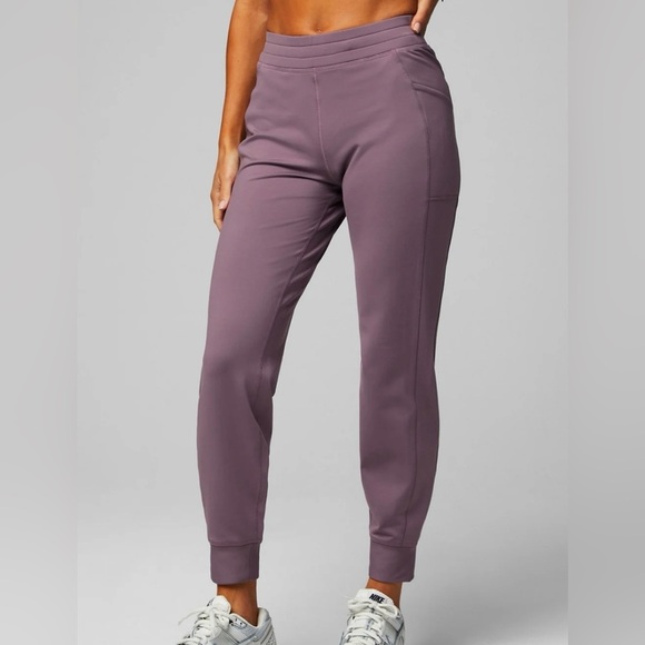 Womens fabletics on-the-go cold weather jogger - Picture 3 of 3